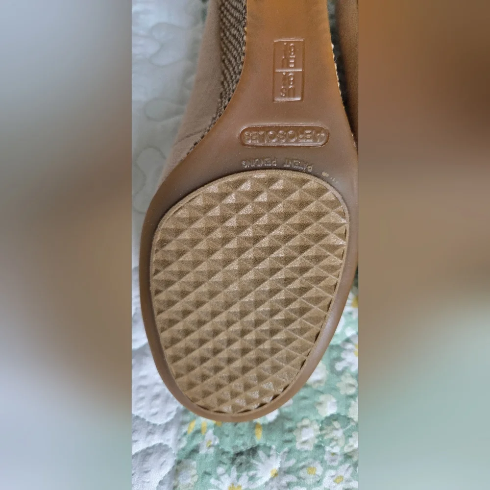 AEROSOLES Women's Tan Wedge Heels - Picture 5 of 7